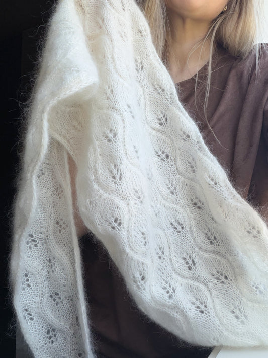 Folia Shawl – lett og luftig sjal med delikat bladmønster