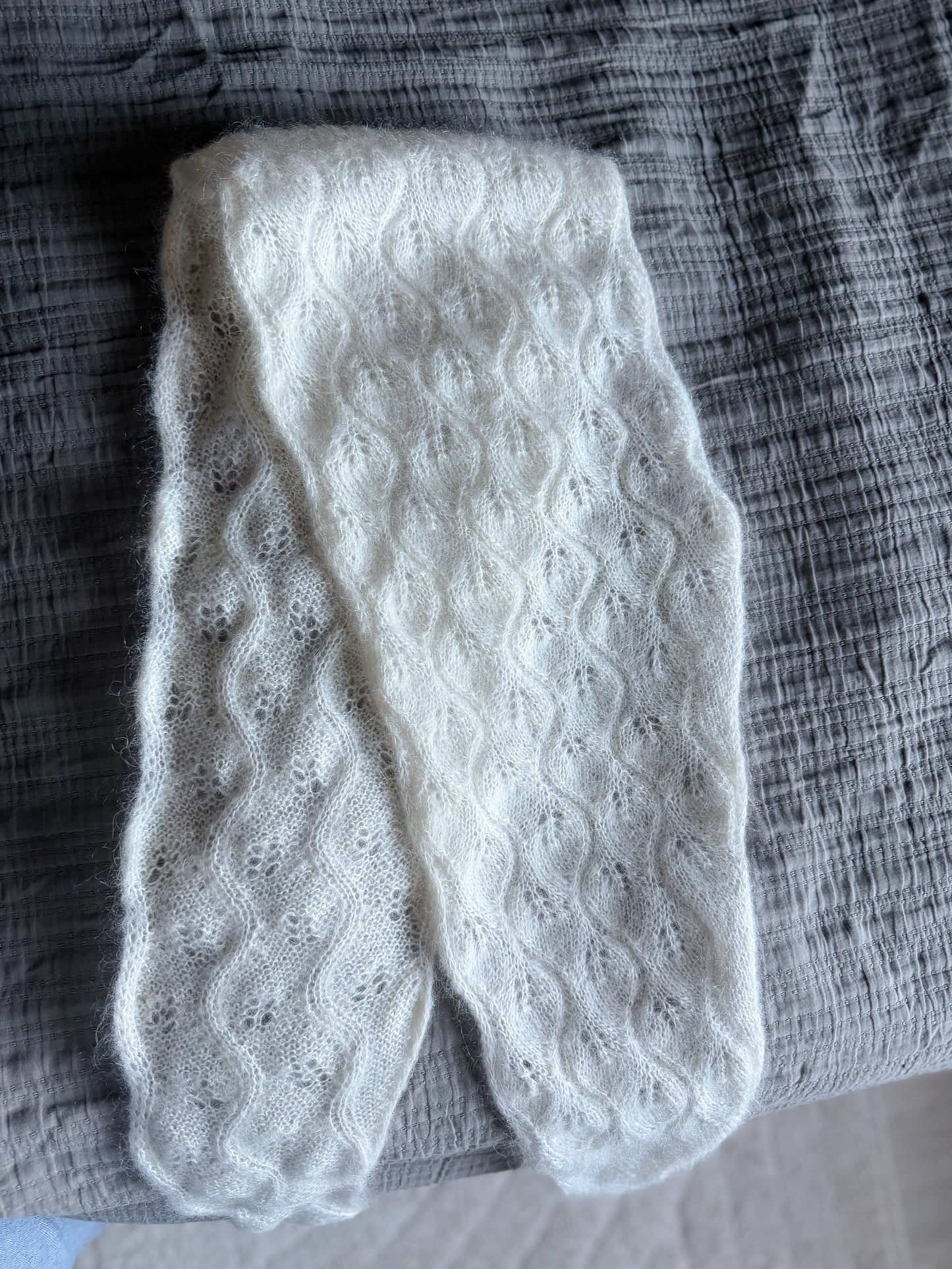 Folia Shawl – lett og luftig sjal med delikat bladmønster