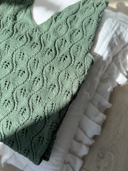 Folia dress – feminin sommerkjole med bølgende hullmønster