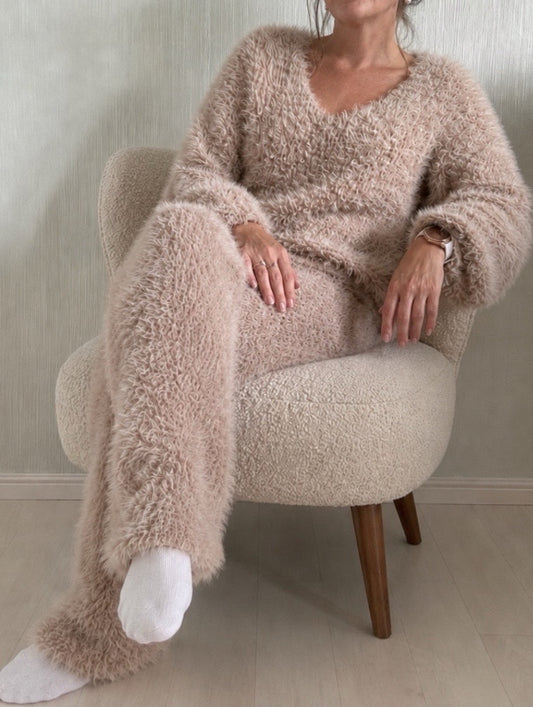 Snuggles Sett – strikkeoppskrift på genser og bukse