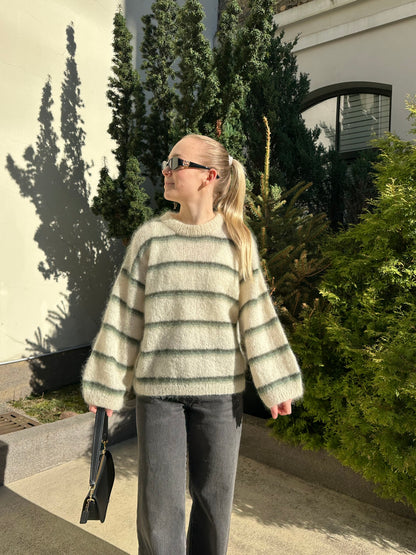 Ova Summer Sweater – lett, stripete og sommerlig strikkegenser